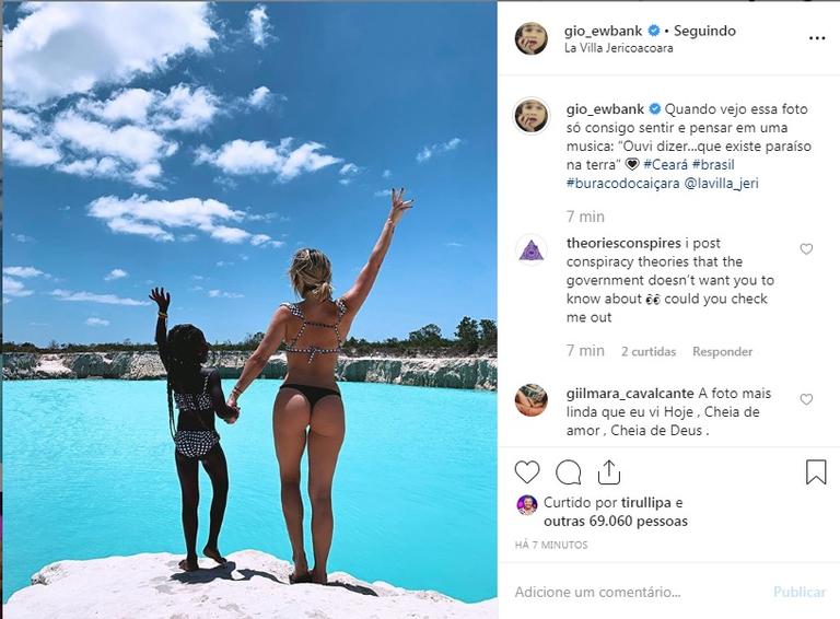 Giovanna Ewbank e Titi em praia em Jericoacoara