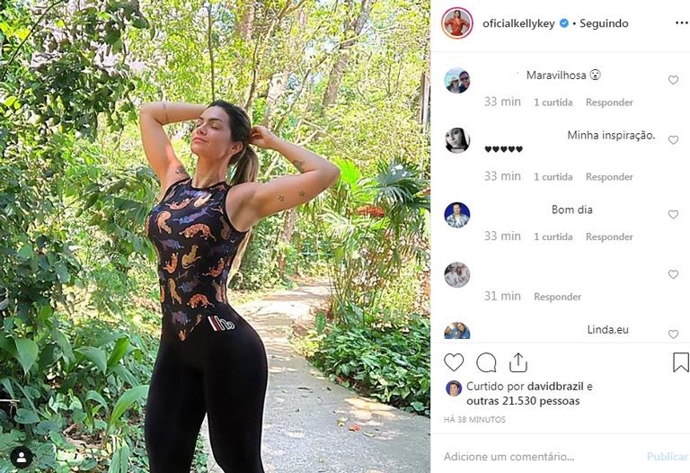 Kelly Key exibe corpo malhado e encanta