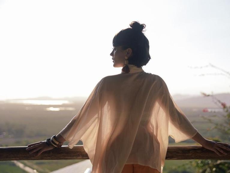 Bianca Bin compartilha clique sensual e reflete sobre a vida 