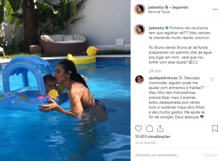 Jade Seba mostra a primeira vez do filho na piscina