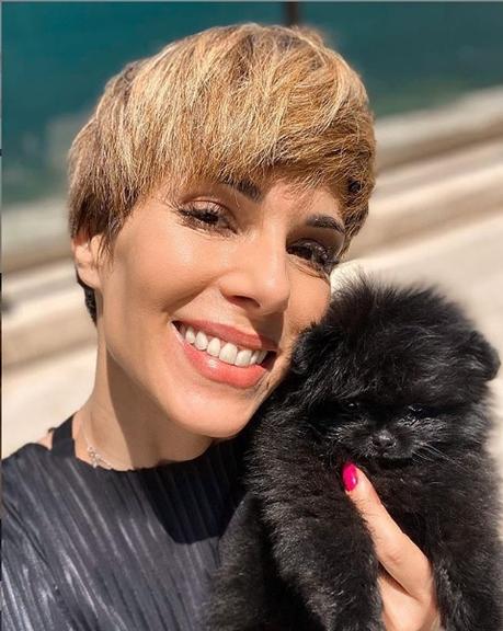 Ana Furtado com nova cachorrinha Amora