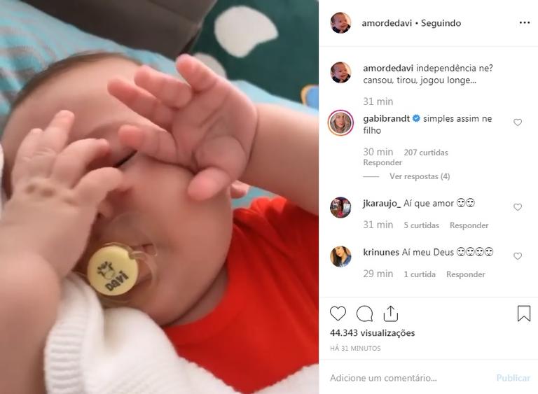 Gabi Brandt encanta com vídeo de Davi jogando a chupeta fora