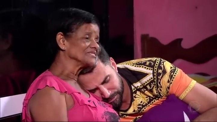 Latino e sua tia, Marlene, no programa do Rodrigo Faro