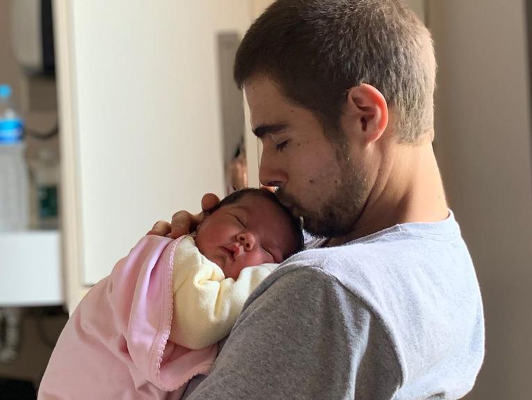 Rafael Vitti com sua filha, Clara Maria