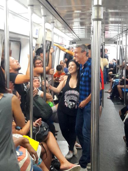 Alexandre Borges no metrô do Rio de Janeiro