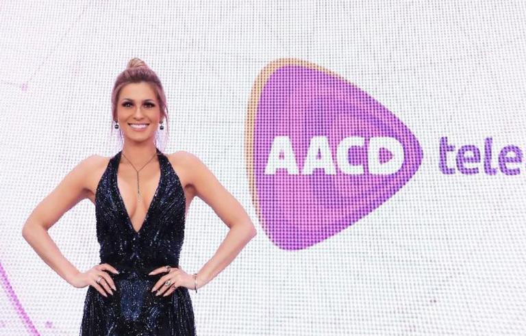 Lívia Andrade dispara contra críticas a look decotado: ''Vá se tratar'' 