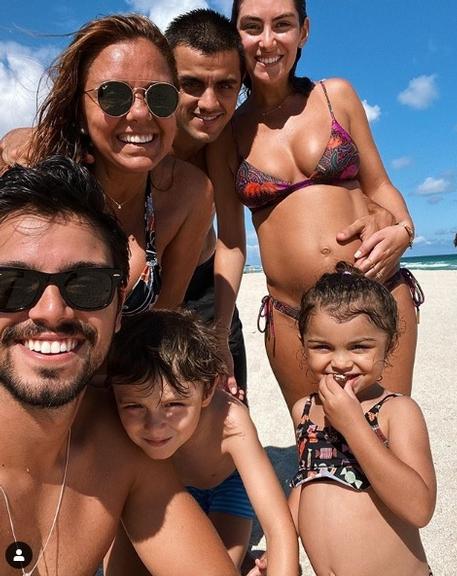 Rodrigo Simas curte viagem em família em Miami