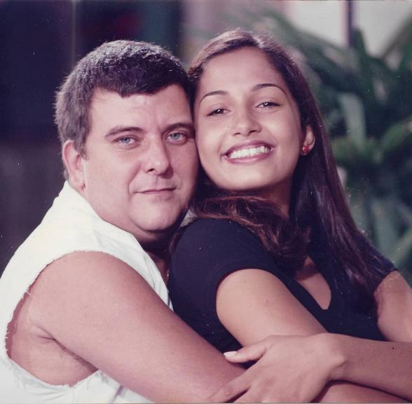 Camila Pitanga posta foto antiga com Jorge Fernando