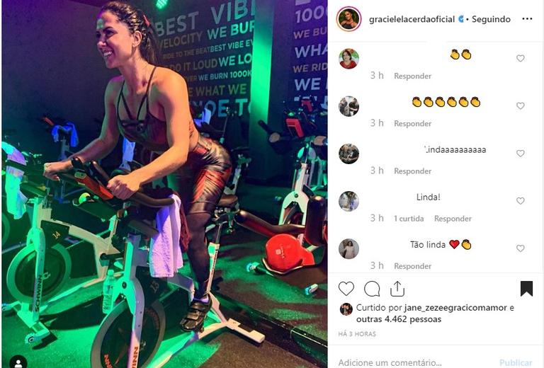 Graciele Lacerda em bike