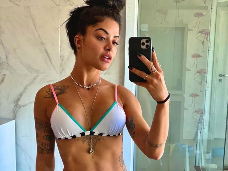 Aline Riscado posta clique de biquíni e anuncia detox