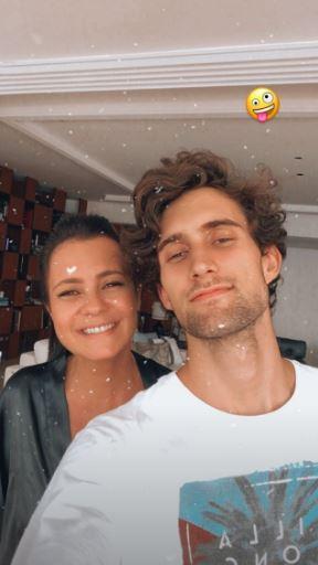 Adriana Esteves com o filho, Felipe Ricca