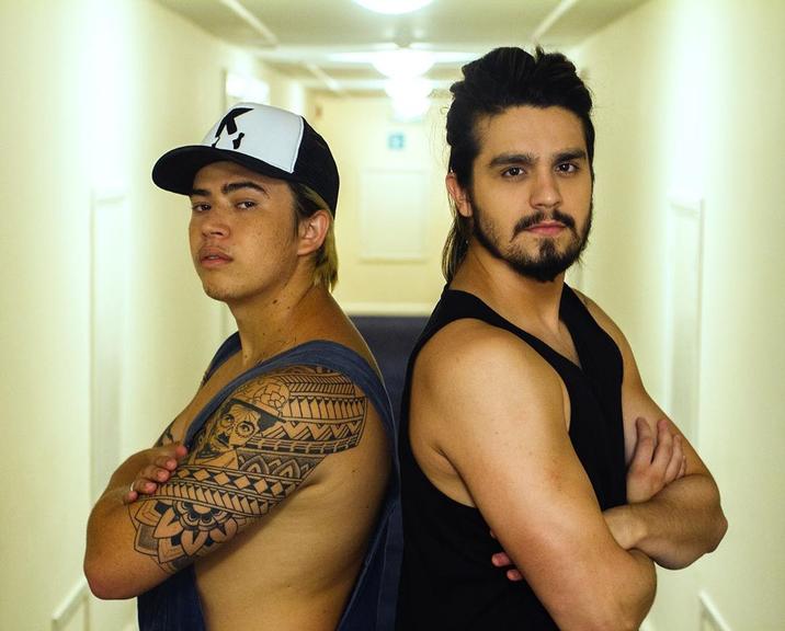 Whindersson Nunes e Luan Santana nos bastidores do vídeo de ''Acordando O Prédio''