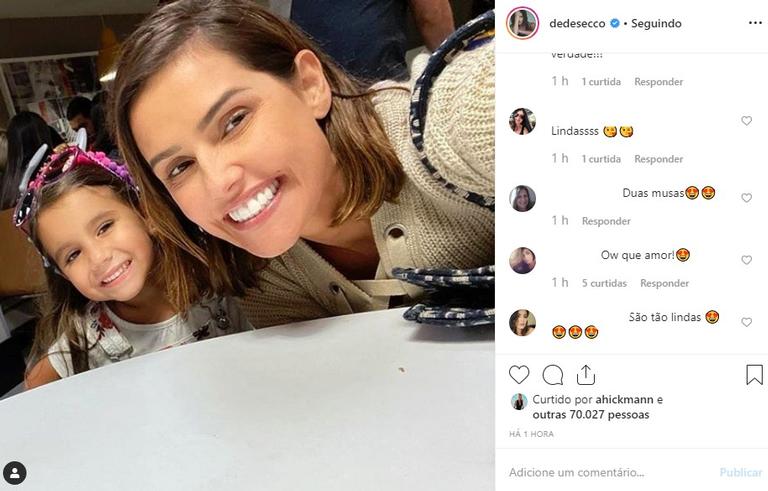 Deborah Secco com a filha Maria Flor