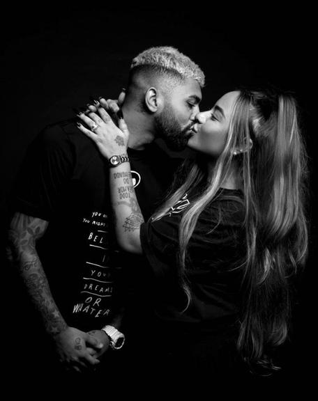 Gabigol posa pela primeira vez com Rafaella Santos após reatar namoro