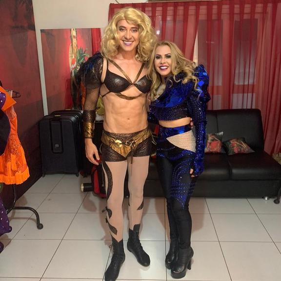 Vestido de Joelma, Rodrigo Faro posa ao lado da artista