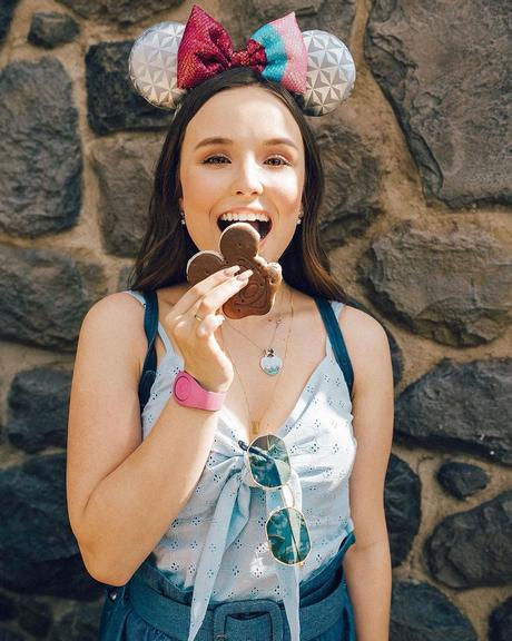 Larissa Manoela relembra viagem para Disney com as amigas