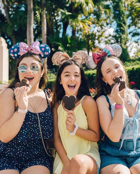 Larissa Manoela relembra viagem para Disney com as amigas