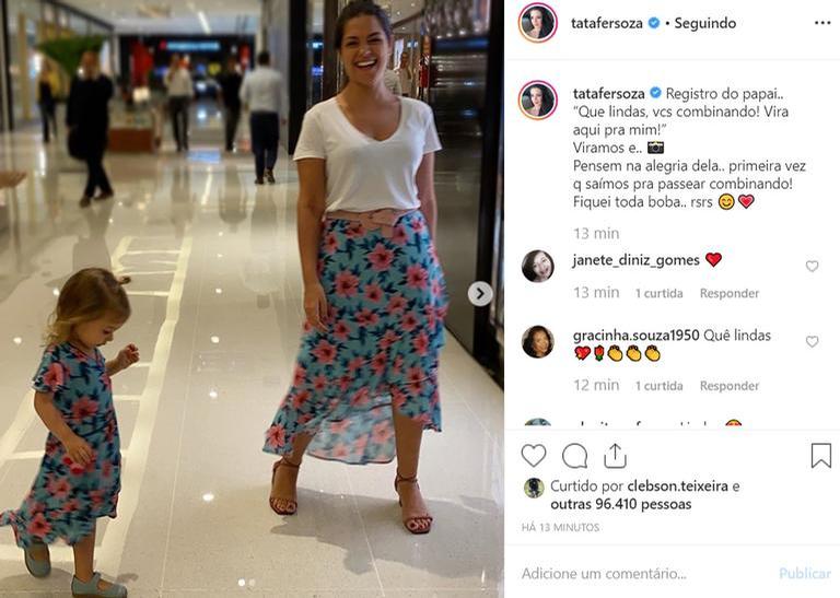 Atriz passeia com a herdeira