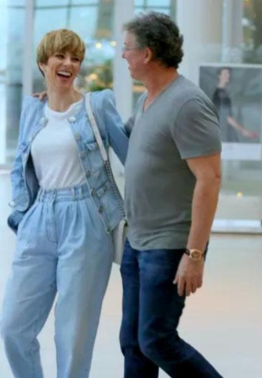 Ana Furtado e Boninho surgem em clima de romance no shopping