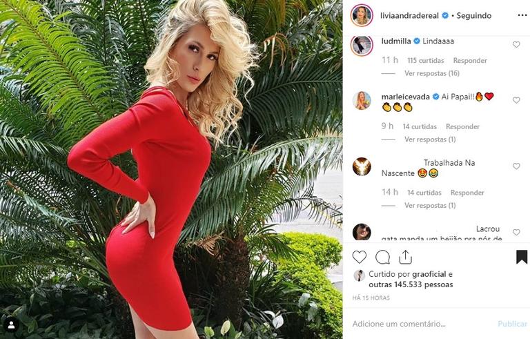 Lívia Andrade de vestido vermelho