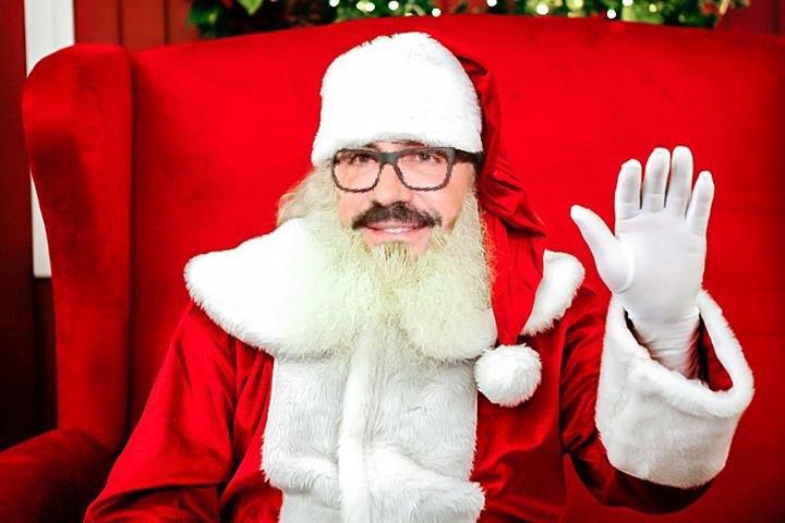 Padre Fábio de Melo caracterizado de Papai Noel