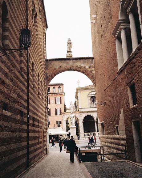 Bruna Marquezine em Verona