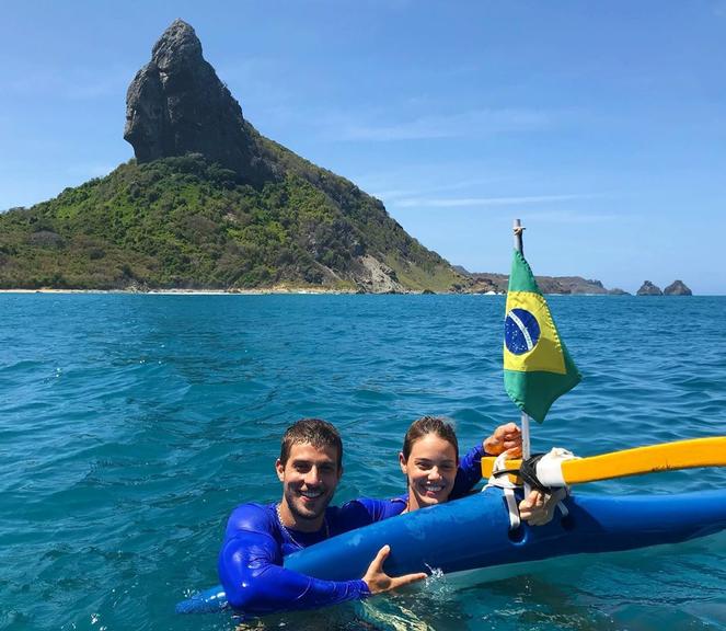 Chay Suede compartilha foto de TBT com Laura Neiva