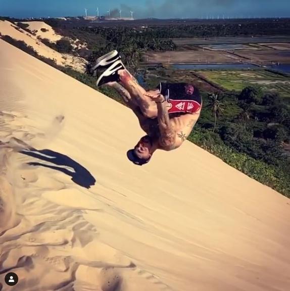 Felipe Titto compartilha salto ousado no Ceará