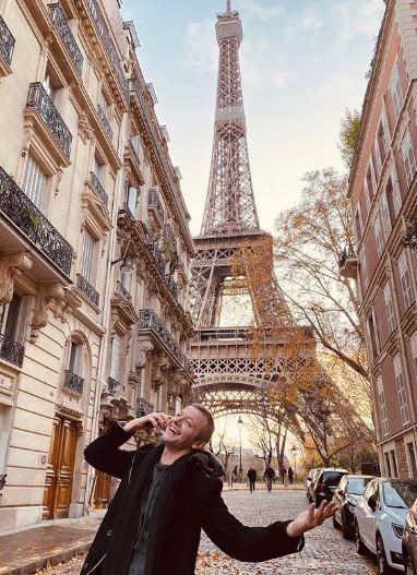 Lucas Lima em Paris com novo visual 