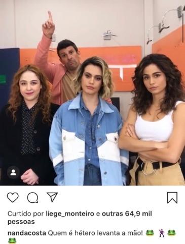 Nanda Costa brinca com colegas de elenco