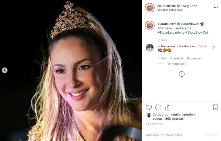 Claudia Leitte anima fãs com cliques de Carnavais passados