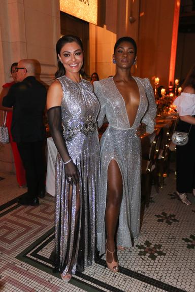 Juliana Paes e Érika Januza em evento de joias em SP