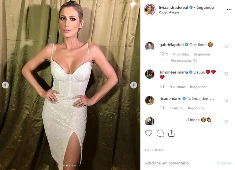 Lívia Andrade de vestido branco