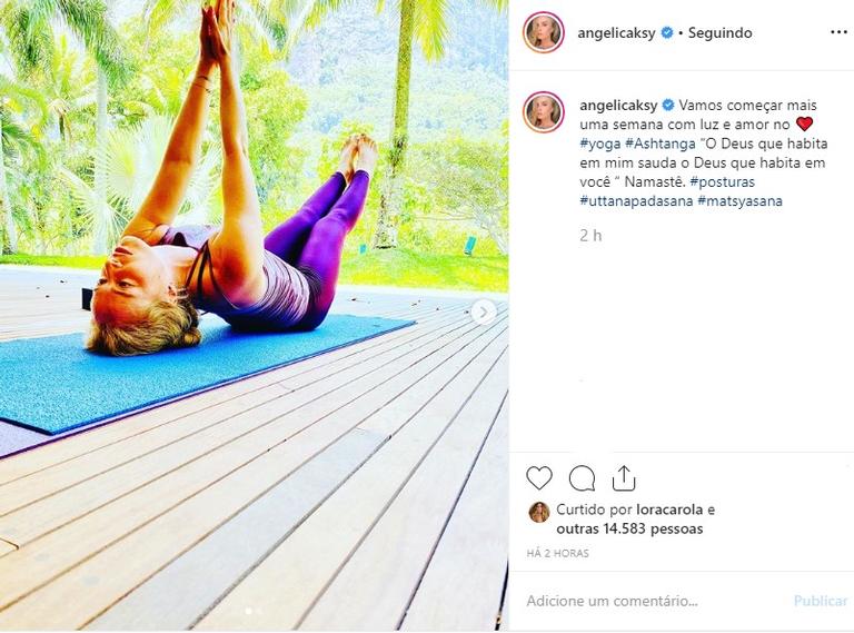 Angélica fazendo Yoga