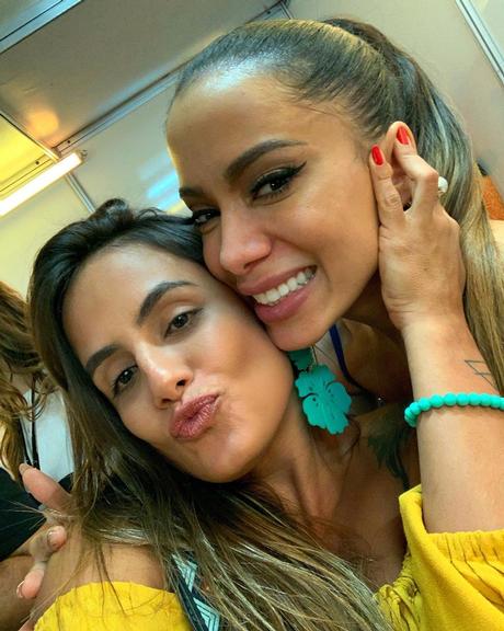 Ex-BBB Carol Peixinho conhece Anitta em viagem para o Rio de Janeiro