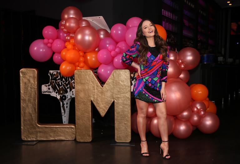 Larissa Manoela recebe amigos e familiares em sua festa de aniversário