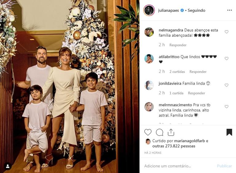 Em clima de fim de ano, Juliana Paes posa ao lado da família e deseja boas festas