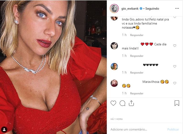 Giovanna Ewbank selfie