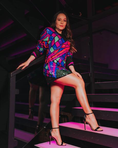 Larissa Manoela exibe vestido icônico nas redes e fãs elogiam