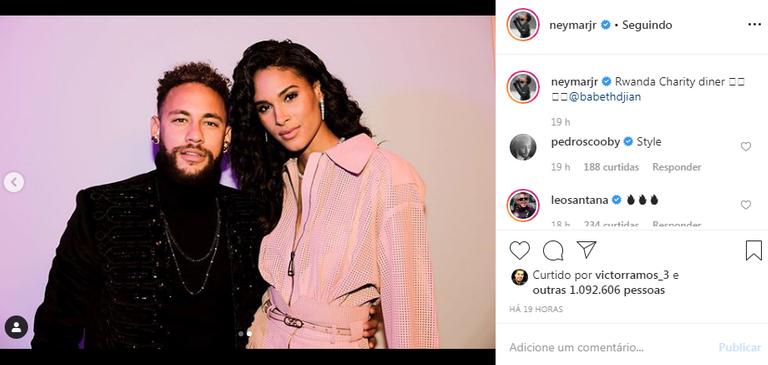 Neymar Jr. curte noitada com modelo russa