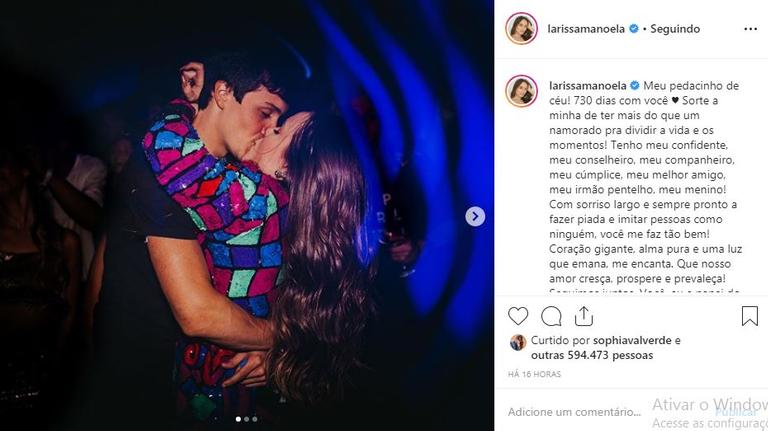 Larissa Manoela comemora 2 anos de namoro com Leo Cidade 