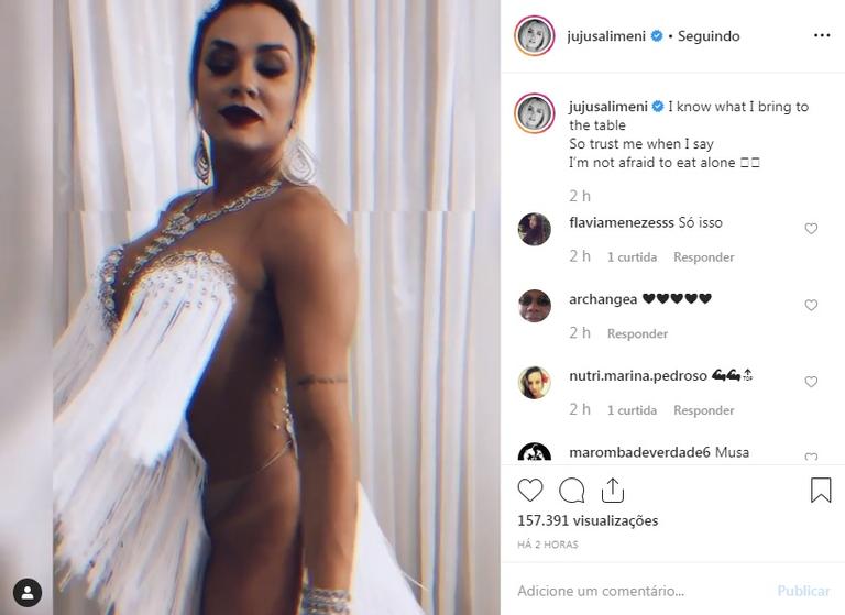 Juju Salimeni encanta fãs ao aparecer sensualizando na web