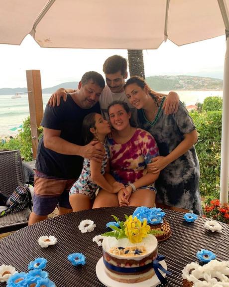 Nicolas Prattes com a família do pai