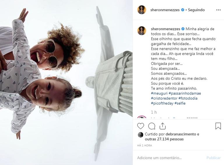 Sheron Menezzes visita Cristo Redentor com o filho, Benjamin