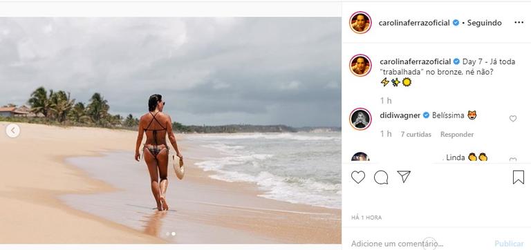 Carolina Ferraz em praia da Bahia