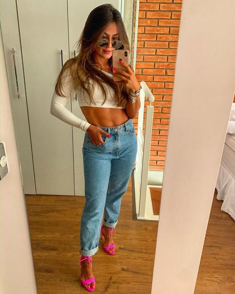 Ex-BBB Carol Peixinho exibe look do dia e fãs elogiam