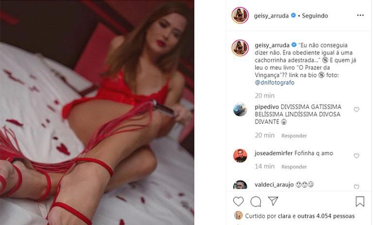 Geisy Arruda com chicote e lingerie vermelha