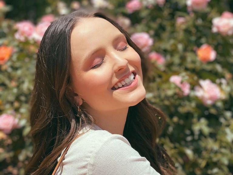 Larissa Manoela compartilha lindo clique nas redes 