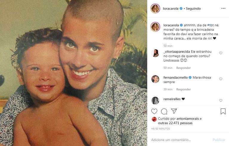 Carol Dieckmann posta foto da época em que estava careca