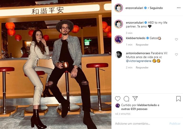 Enzo Celulari deseja parabéns para a namorada com foto linda